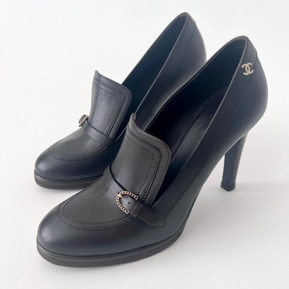 CHANEL || Dark Brown High Heel Loafer Pumps CC Logo Buckle Size EU 39